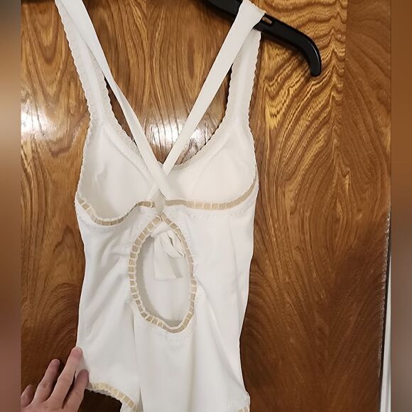 PQ Swim inspired by Solange Ferrarini White one piece swimsuit  Size M N… - Picture 4 of 7